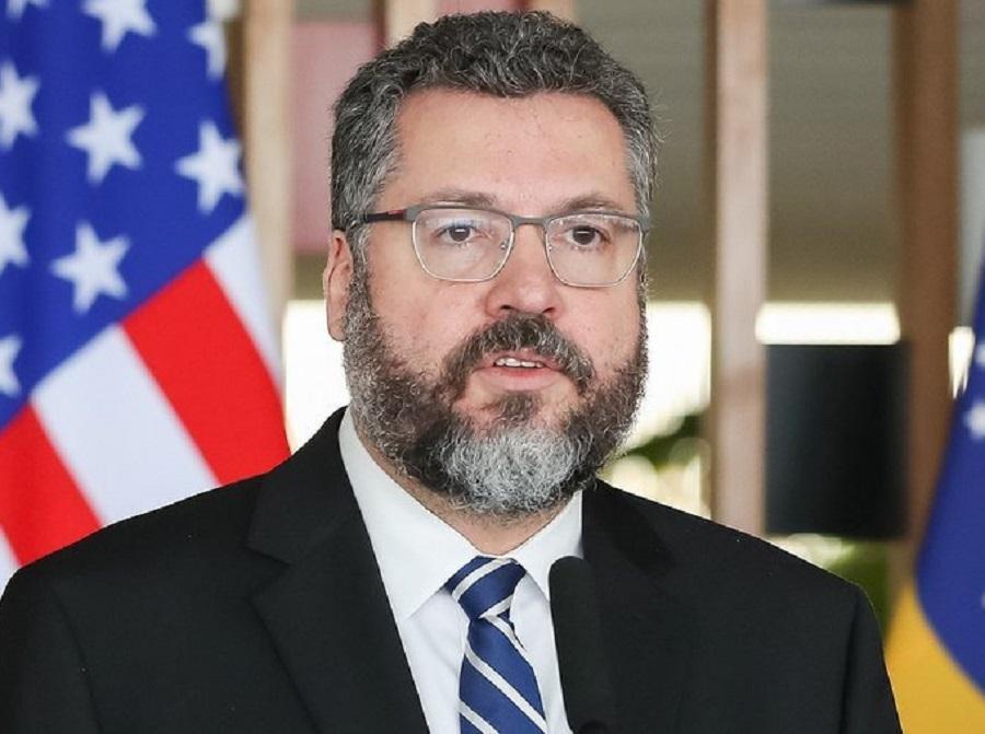 Após queda de Pazuello na Saúde, Congresso pressiona para tirar Ernesto Araújo