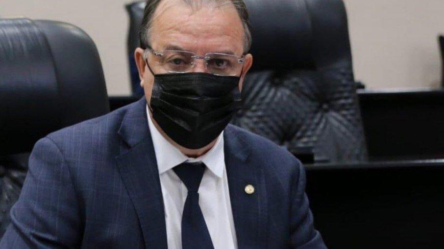 Autor de lei contra vacinação obrigatória, deputado estadual morre de Covid-19