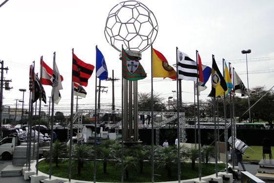 Clubes e FPF querem o retorno do futebol no Paulistão 2021!