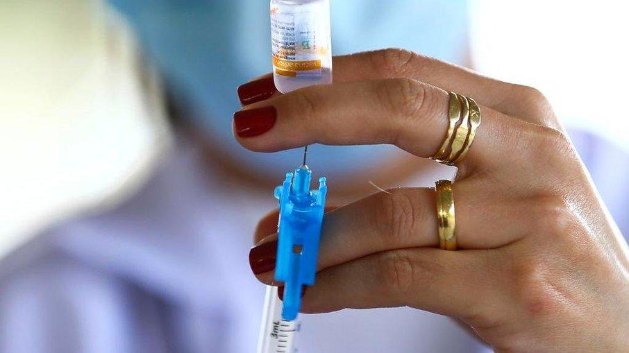 Pelo 2º mês, governo não cumpre meta e entregará 73% das vacinas prometidas