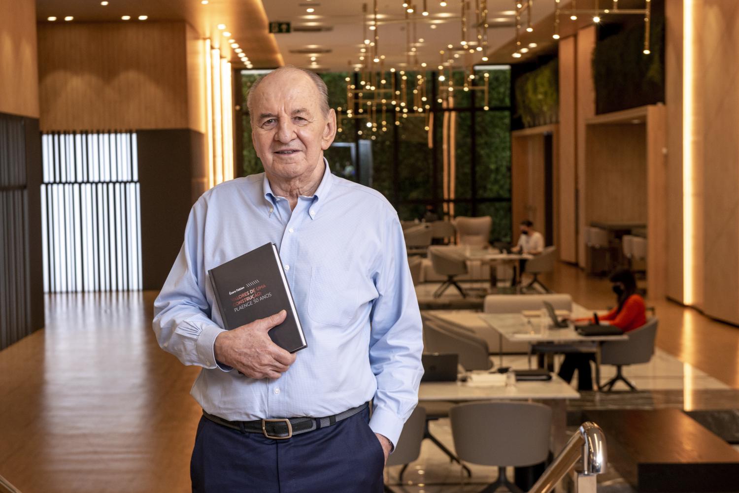 Plaenge celebra 50 anos com lançamento de livro sobre a história da empresa