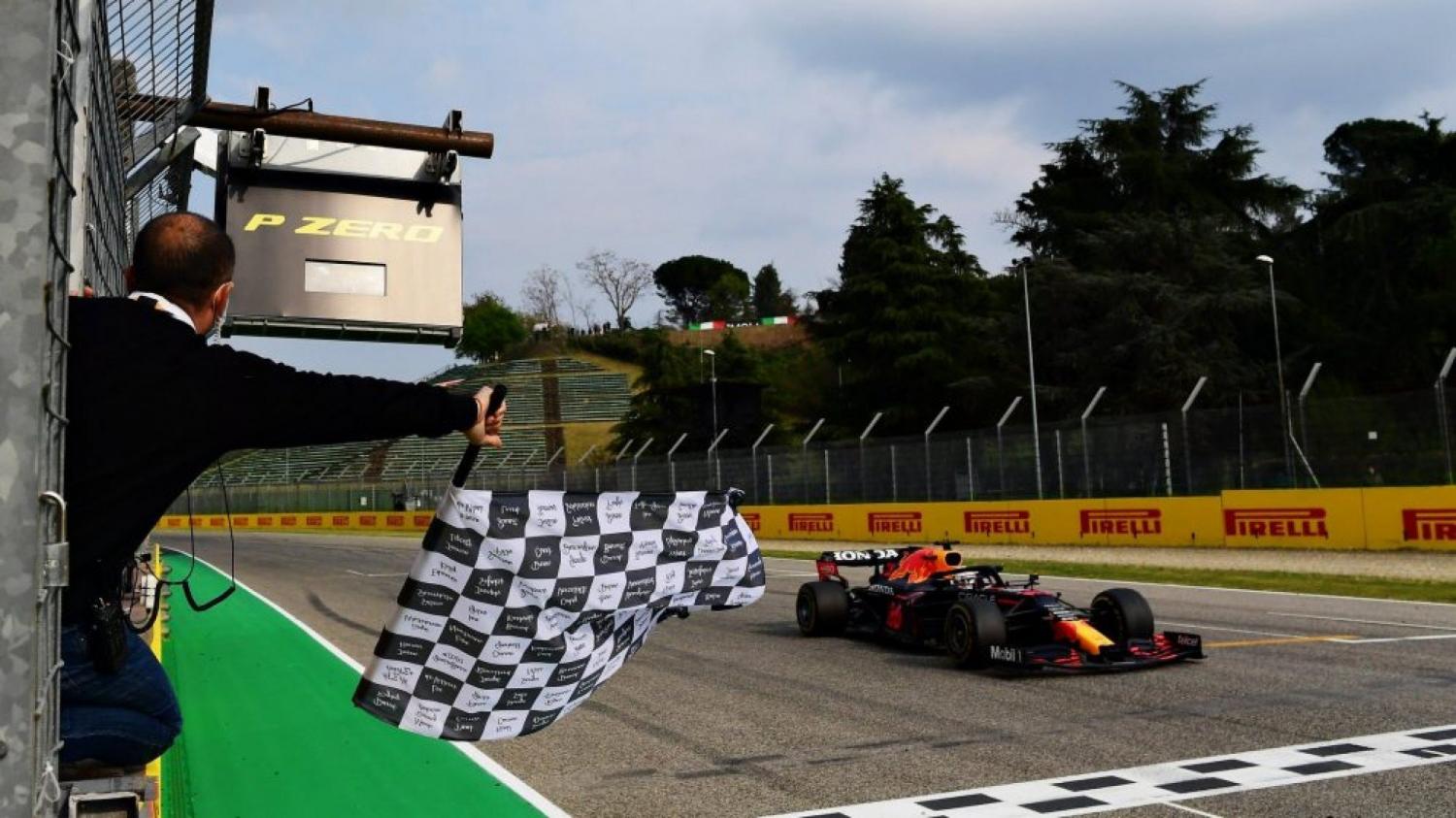 Verstappen supera Hamilton na largada, domina e vence GP da Emilia-Romagna!