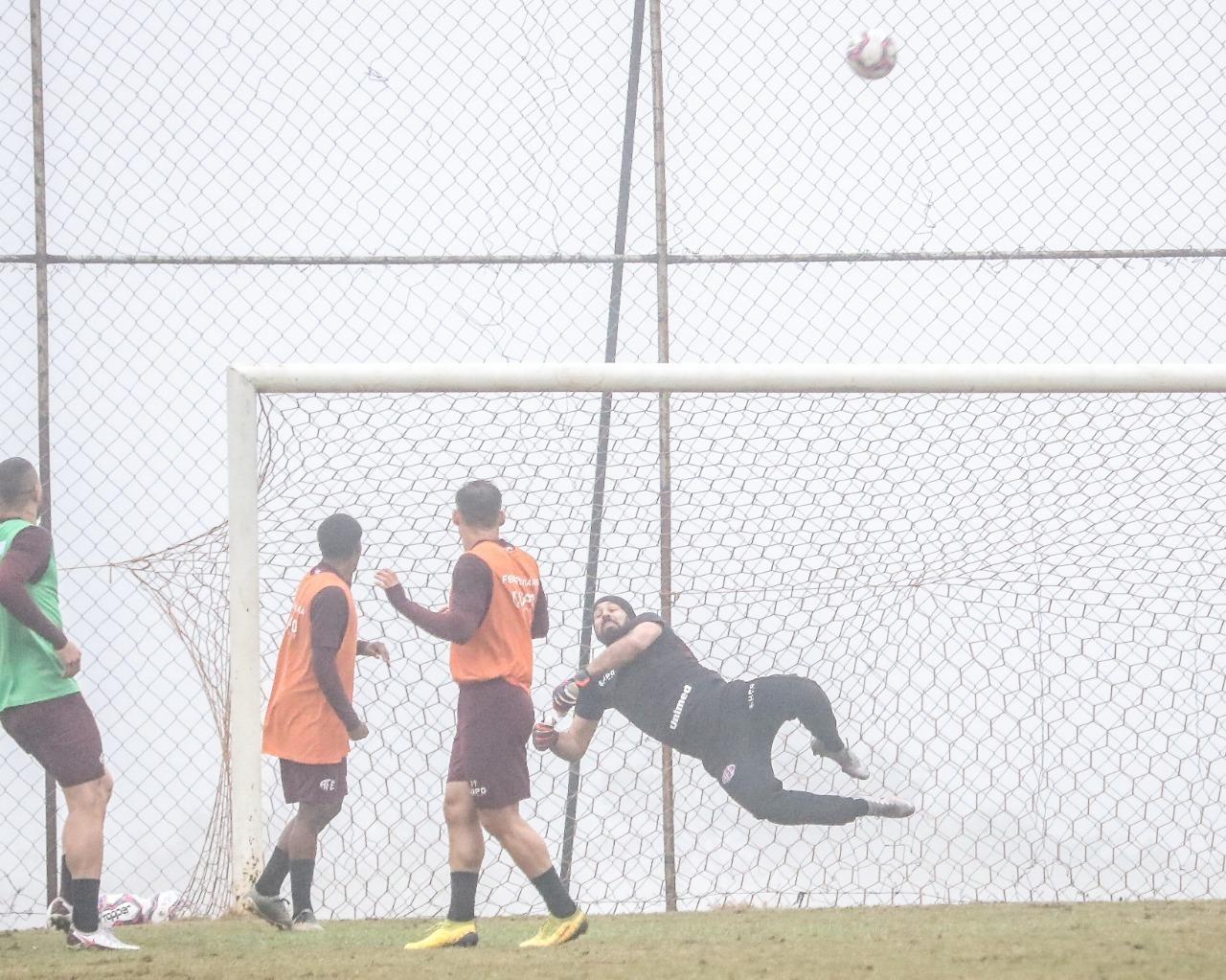 Ferroviária treina forte na semana mesmo na neblina!