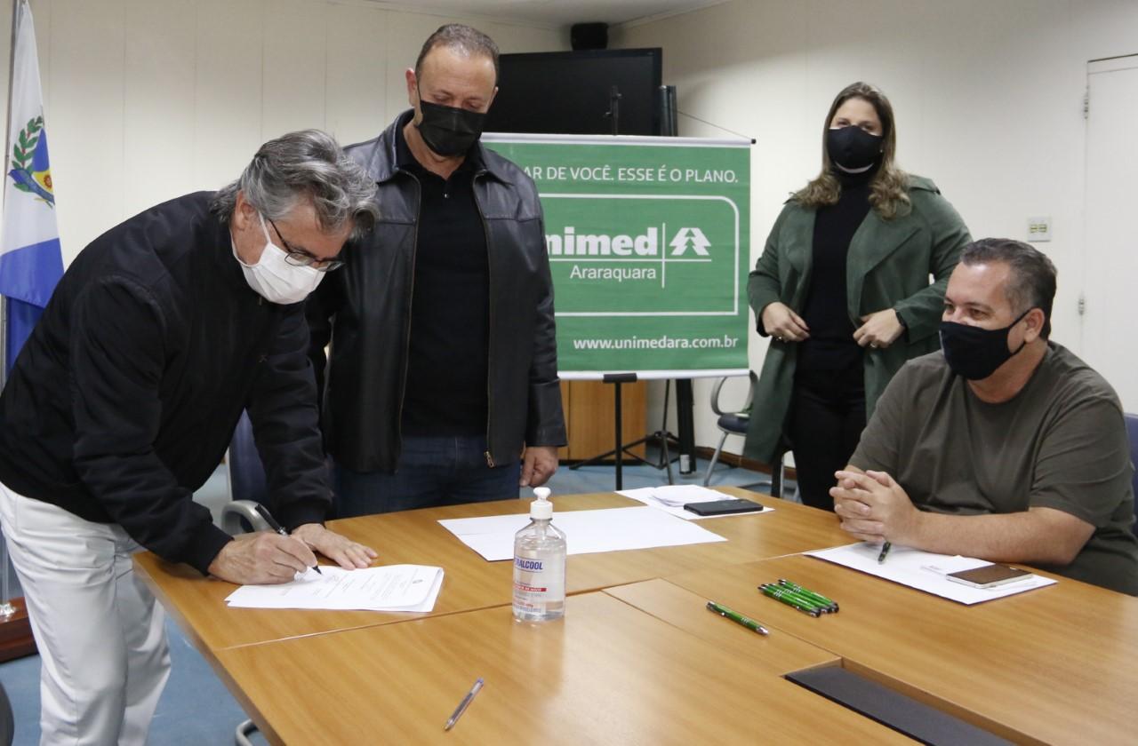 Parceria entre Prefeitura de Araraquara e Unimed nas Escolinhas de Esportes é renovada!