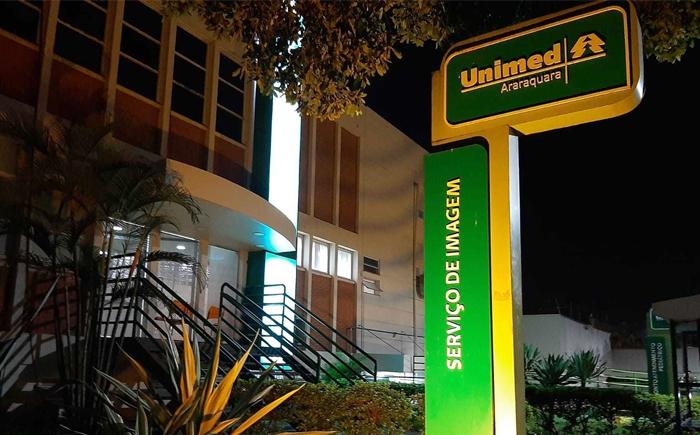 Fachada do Hospital São Paulo ganha iluminação na cor laranja