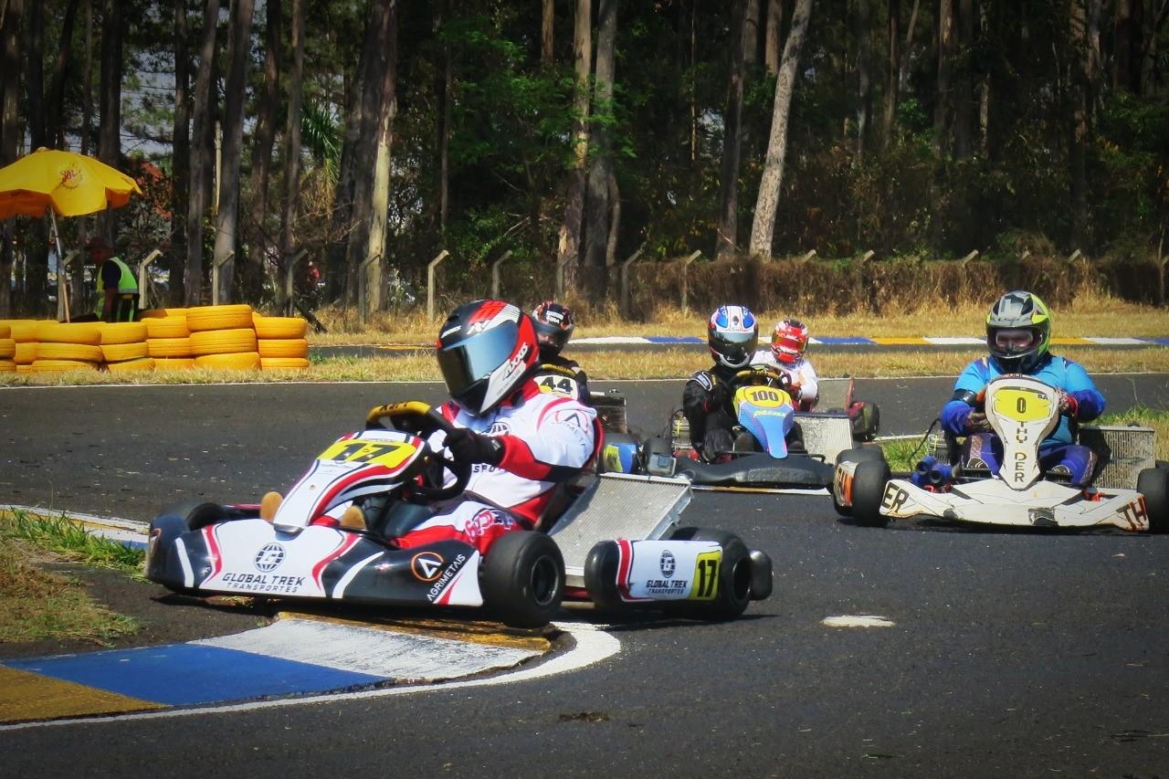 Pilotos araraquarenses vencem principais provas de Kart no Pinheirinho!