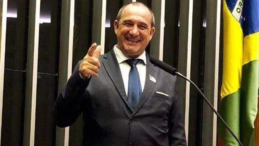 Prefeito flagrado com R$ 505 mil em espécie diz que 