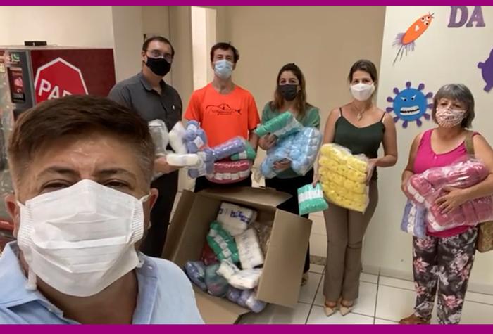 Projeto Gorrinho Solidário recebe, da Rede DrogaVen, a doação de material para confecção de cerca de mil toquinhas