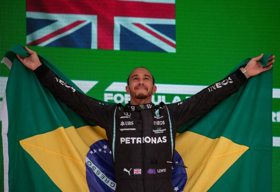 Lewis Hamilton exalta vitória e 