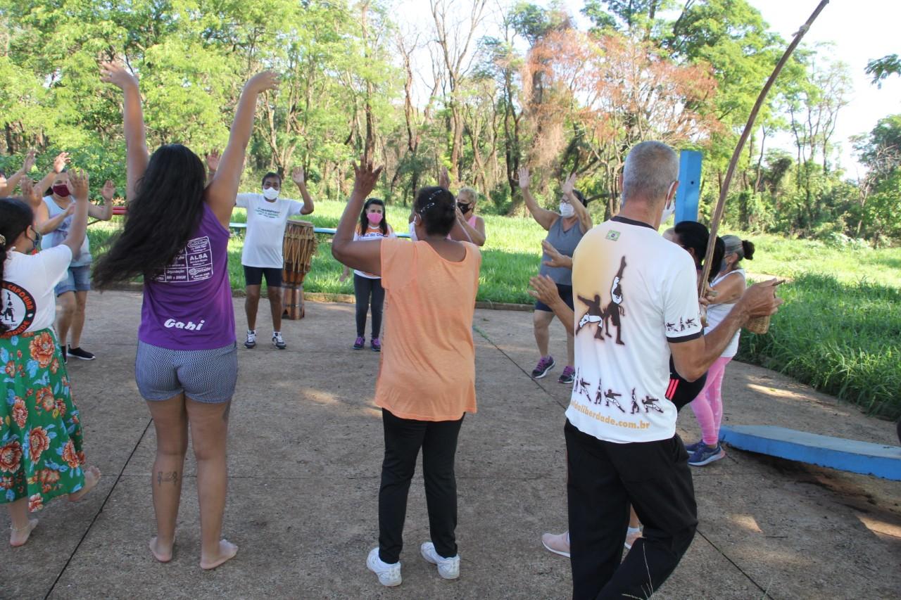 Movimentos de capoeira chegam ao Jardim das Hortências em Araraquara!