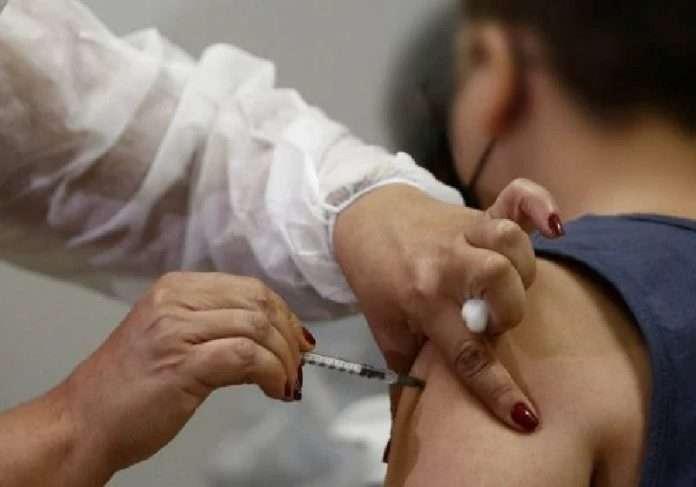 Para vacinar filho, mãe entra na Justiça contra ex, que é negacionista