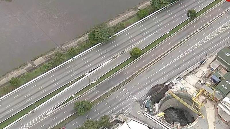 Desabamento em obra do Metrô de São Paulo abre cratera na Marginal Tietê