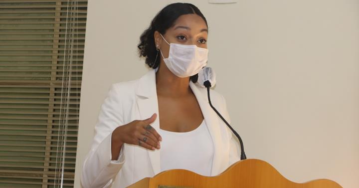 Via da Vila José Bonifácio necessita de operação tapa-buraco 