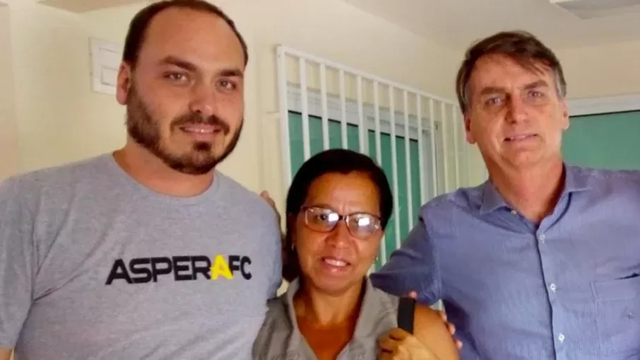 MPF apresenta ação de improbidade contra Bolsonaro e Wal do Açaí