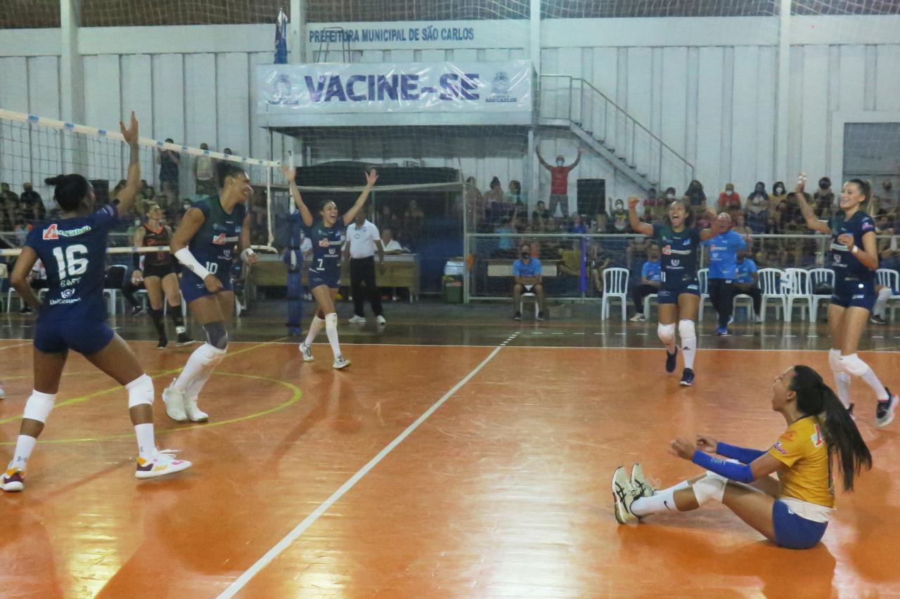 No primeiro jogo da semifinal, AGEE/São Carlos sofre derrota