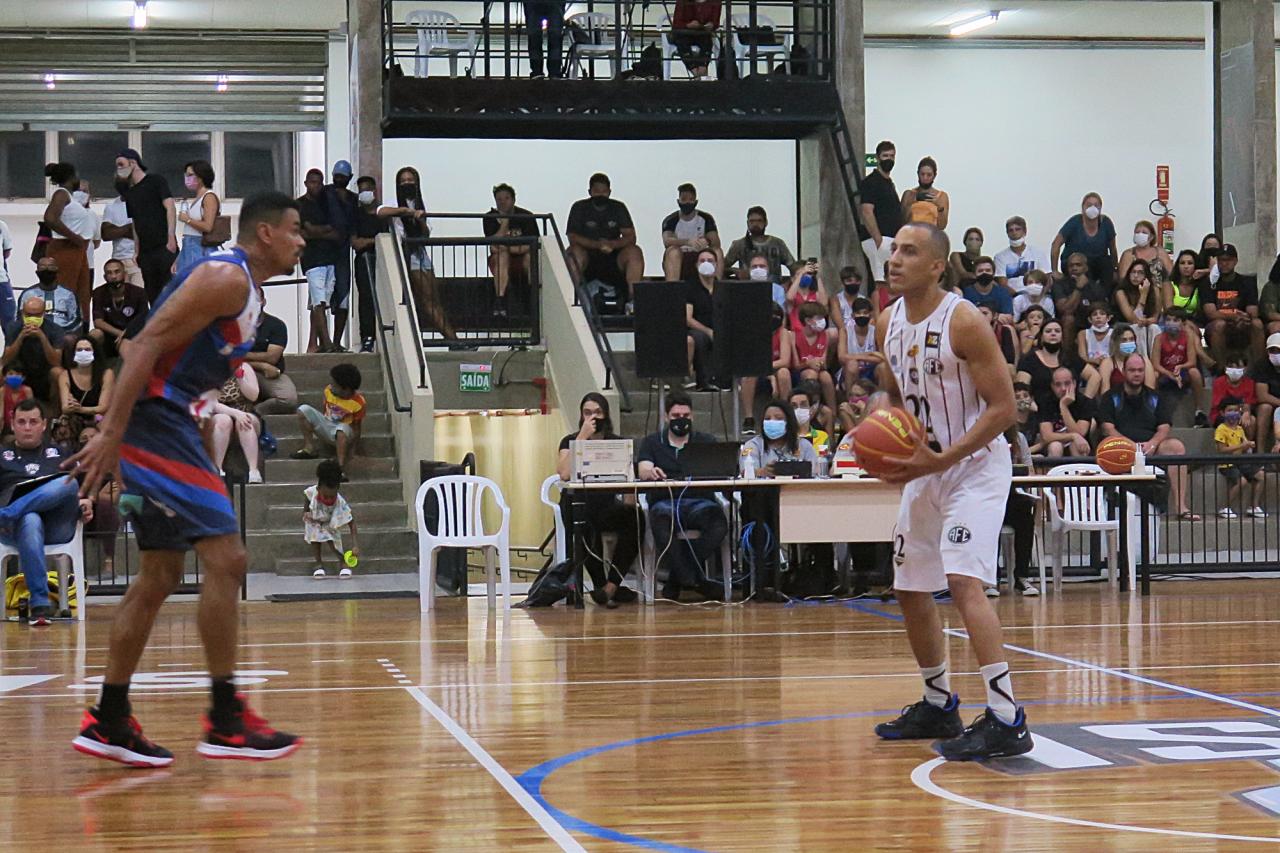 AZ Basquete estreia com vitória no playoff das quartas de final