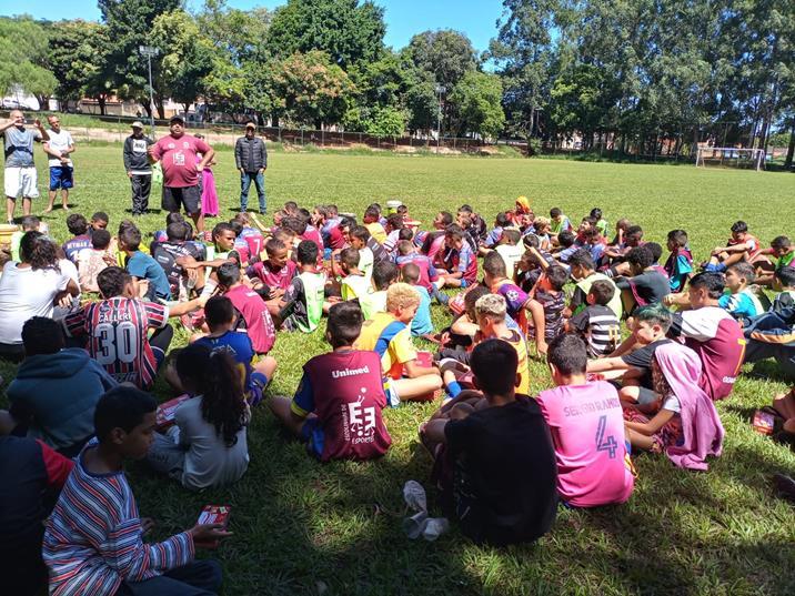 Campanha do Museu de Reminiscências Esportivas distribui 200 caixas de bombons
