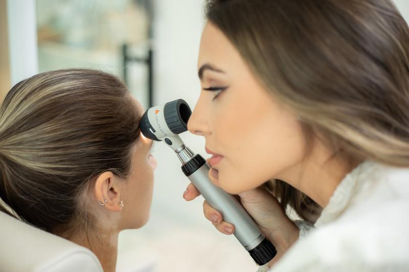 Como identificar e tratar a alopecia, doença que provoca queda de cabelo