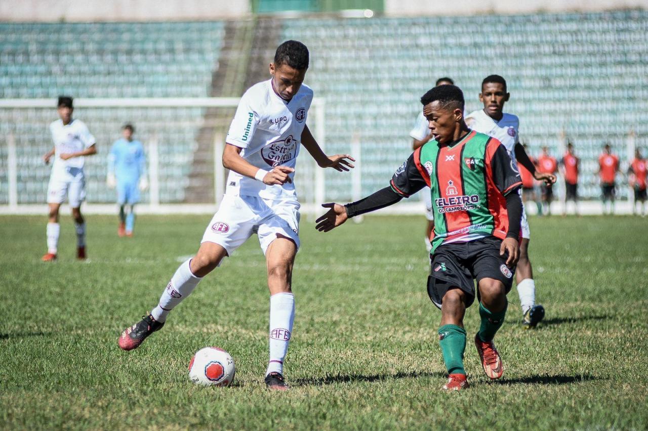 Sub 15 da Ferroviária empata e Sub 17 goleia o Taquaritinga,fora de casa.