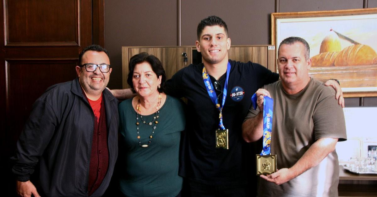 Campeão de Jiu Jitsu precisa de apoio para continuar representando Araraquara em competições