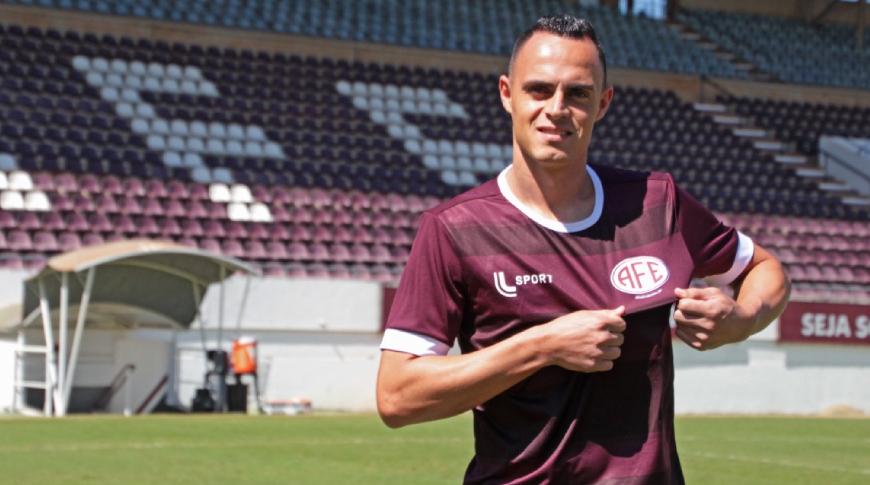 Ferroviária  contrata o atacante Victor Rangel!