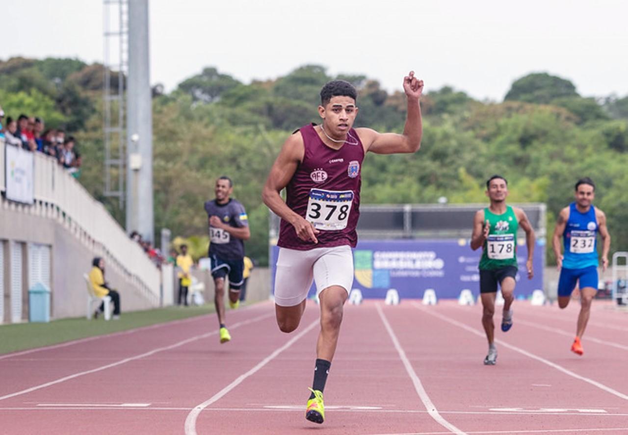 Matheus Lima é campeão brasileiro  2022  nas provas de 100 e 200 metros rasos!