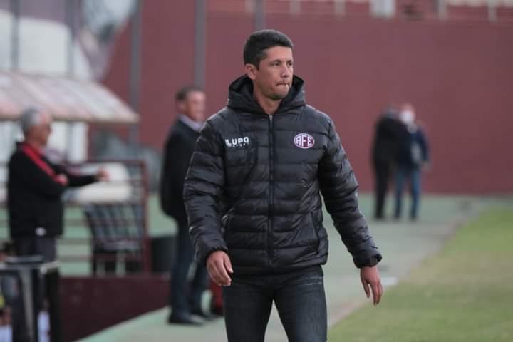 Thiago Carpini não e mais técnico da Ferroviária !