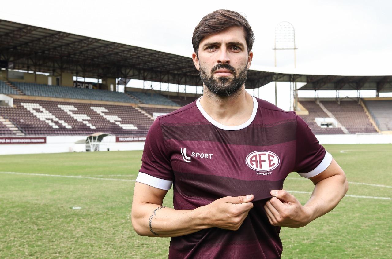 Diego Sacoman chega para reforçar a zaga da Ferroviária no Brasileiro!