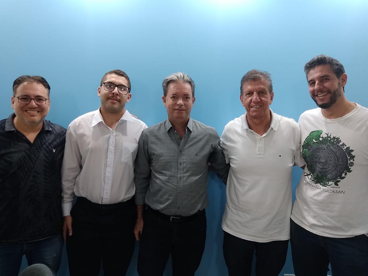 Ygor Froes, Denilson Altemari, Pedro Tedde e filiados do Novo Araraquara na extrema direita e esquerda