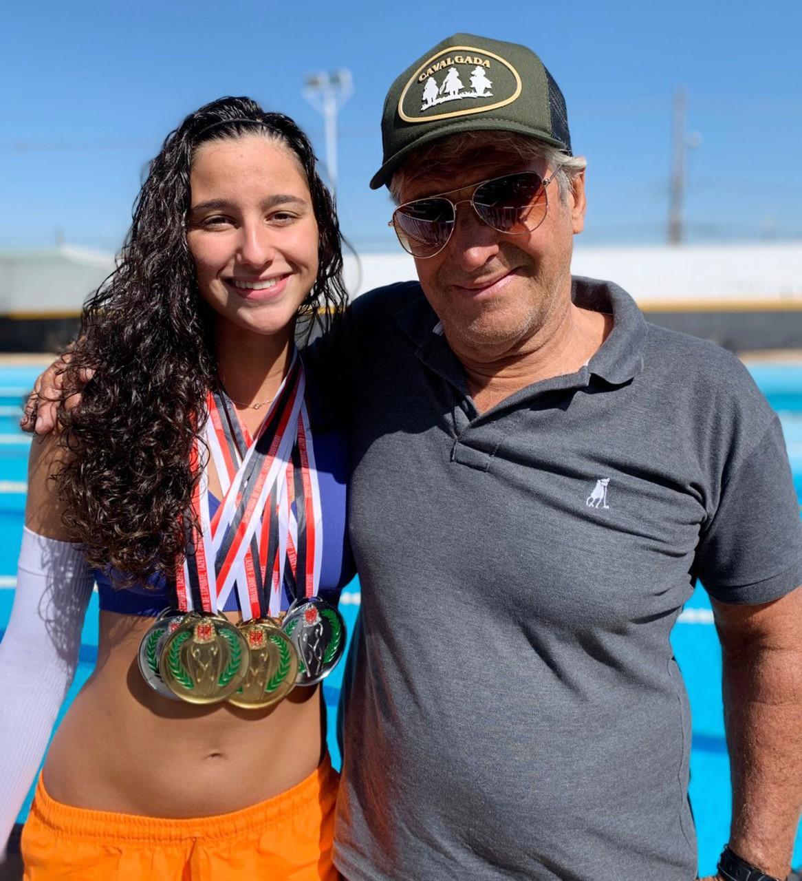 Nadadora Lívia Rodrigues do Ó conquista vaga à final dos Jogos da Juventude 2022!