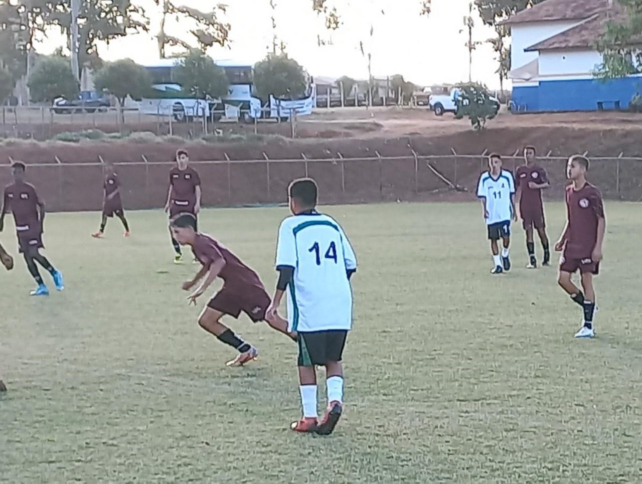 Escolinhas de Esportes e Ferroviária iniciam interação no futebol em Araraquara!