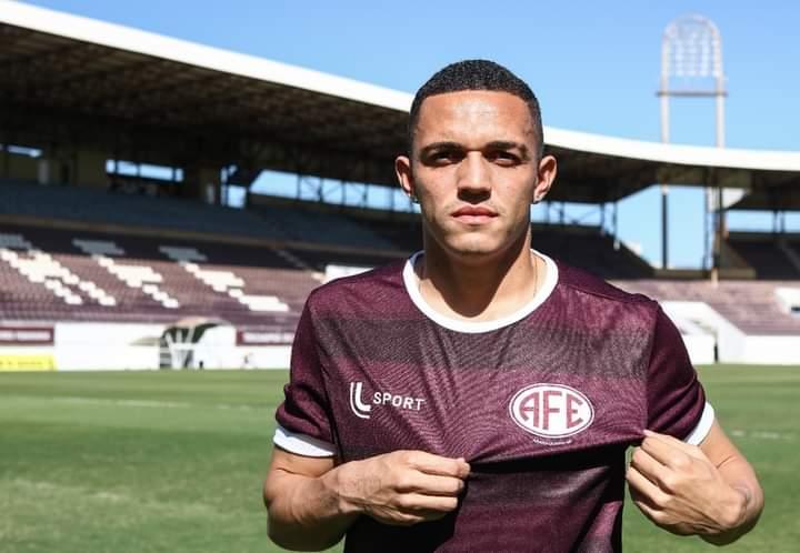 Marcelinho e o novo atacante da Ferroviaria!
