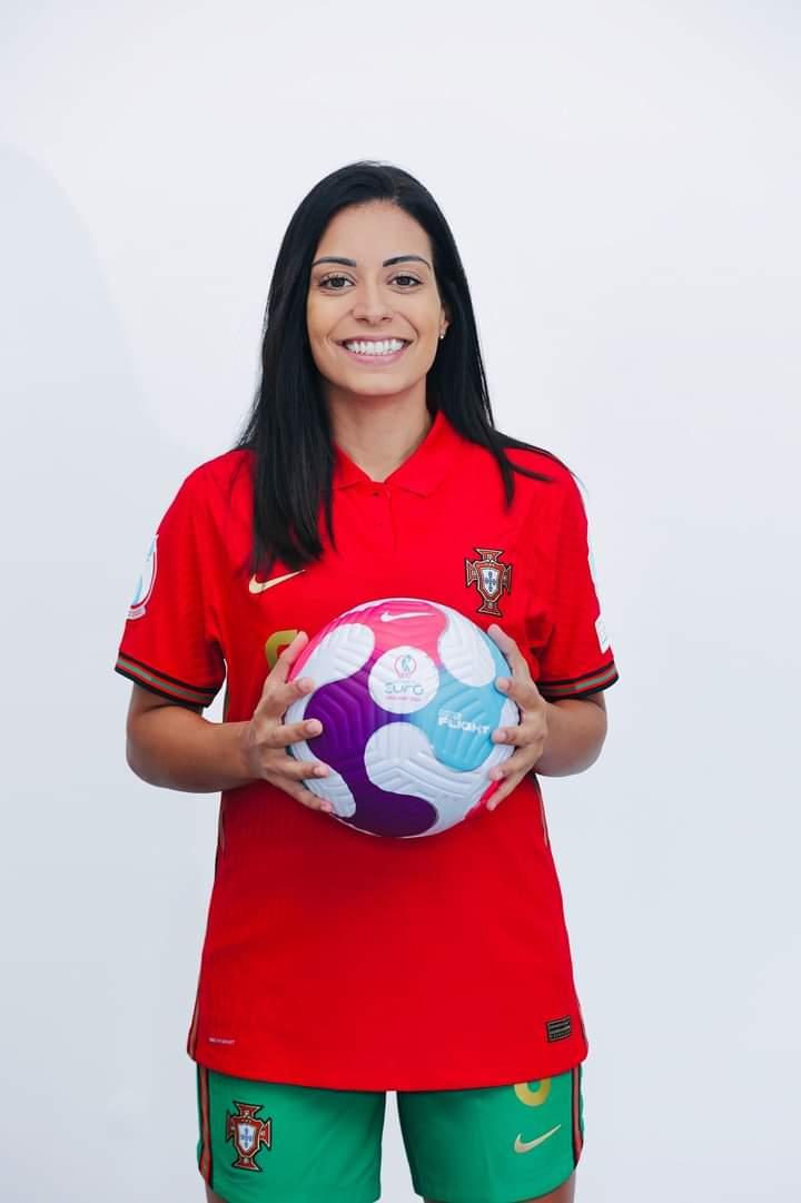 Meia Suzane está de volta a Ferroviária !