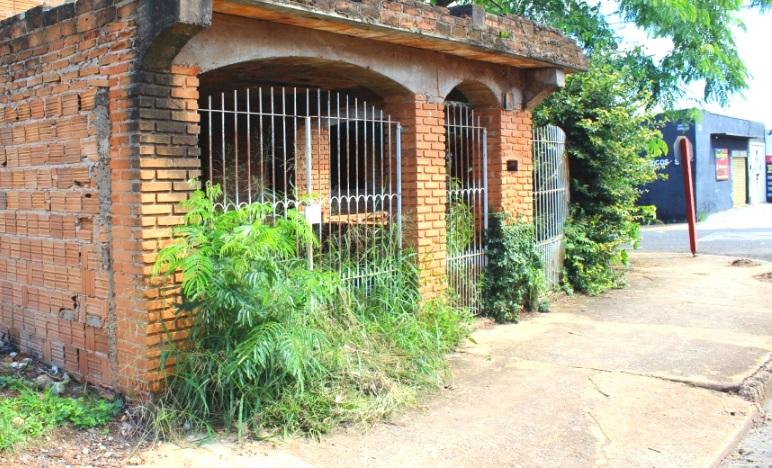 Secretaria responde sobre imóvel abandonado no Selmi Dei 