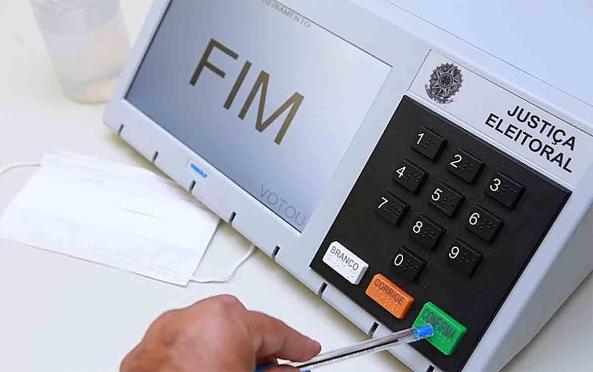 TSE rebate acusações e fake news de Bolsonaro contra o sistema eleitoral e urnas eletrônicas