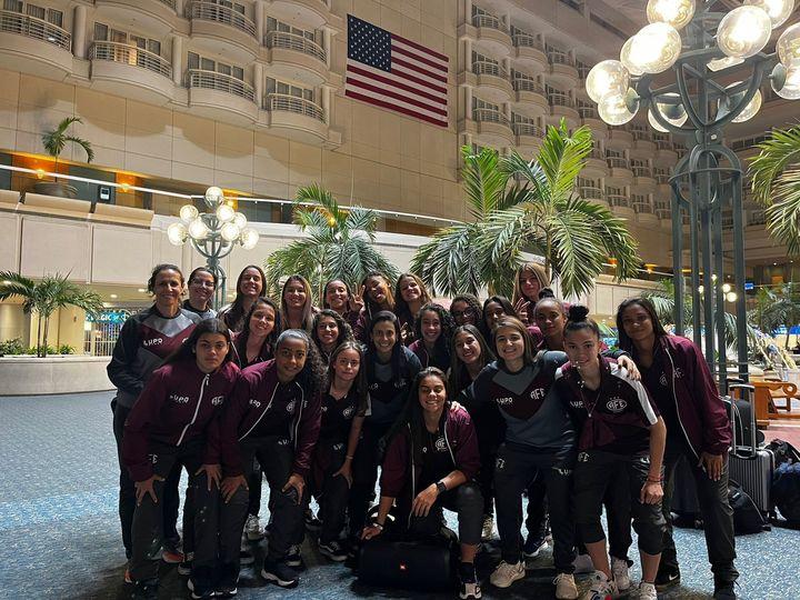 As Guerreirinhas Grenás sub-17 já chegaram em Orlando, nos EUA!