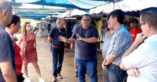 Comerciantes relatam revolta e indignação com situação na Praça de Santa Cruz