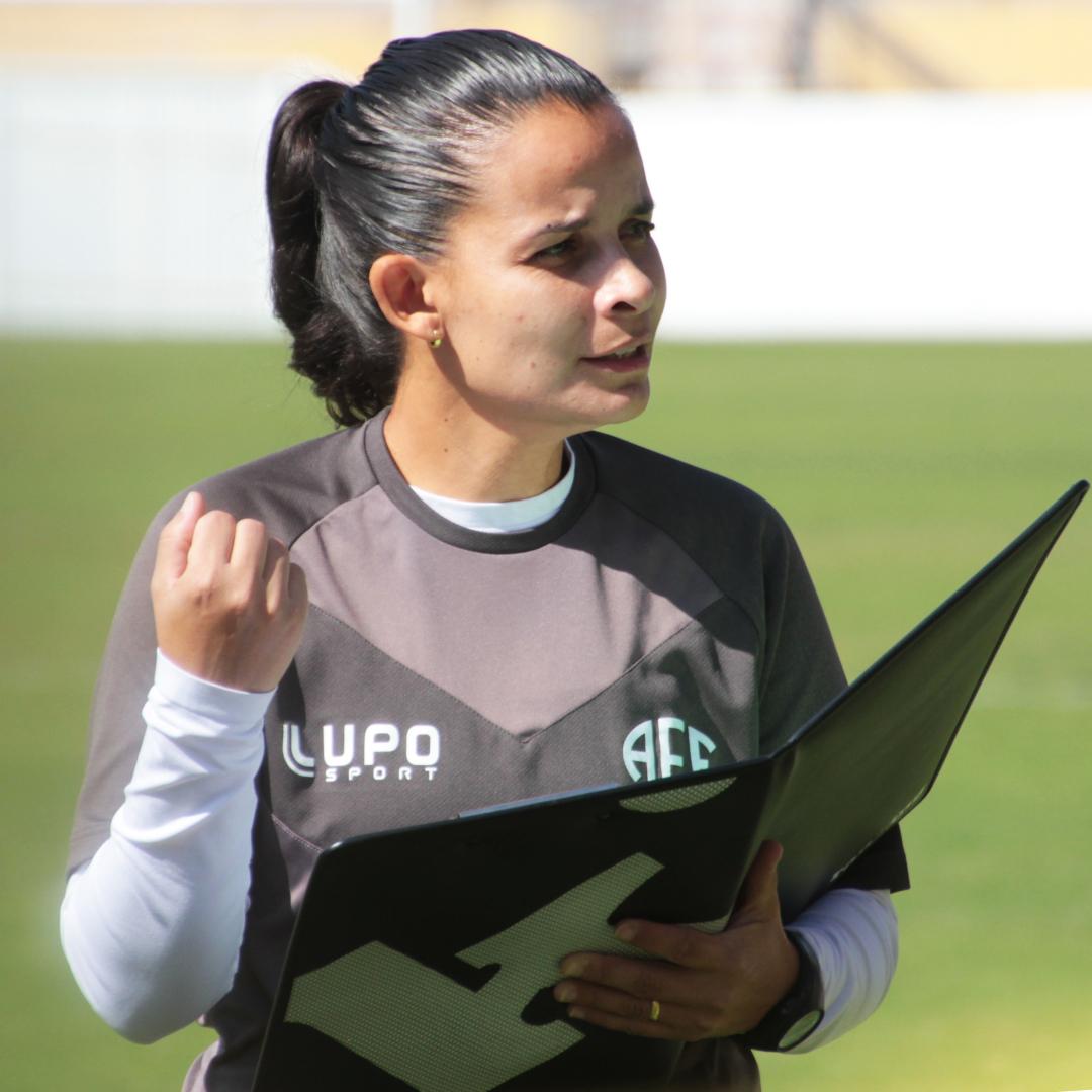 Guerreiras Grenás treinam forte na Fonte Luminosa para encarar o São José!