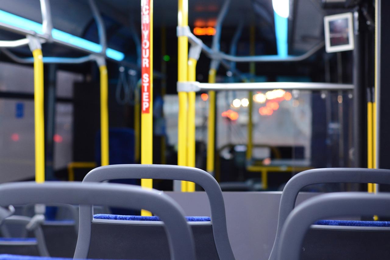Com quantos anos pode viajar sozinho de ônibus