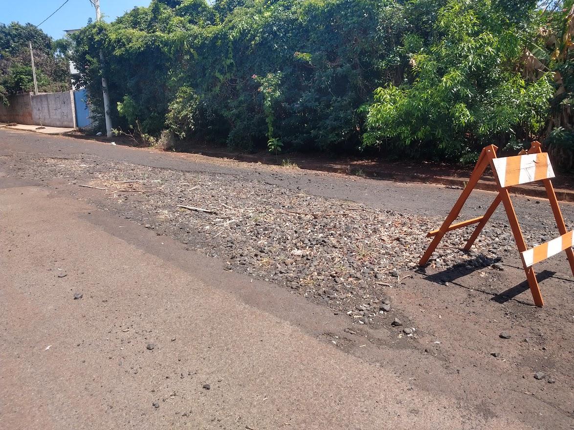 Situa&ccedil;&atilde;o do asfalto no bairro Campus Ville
