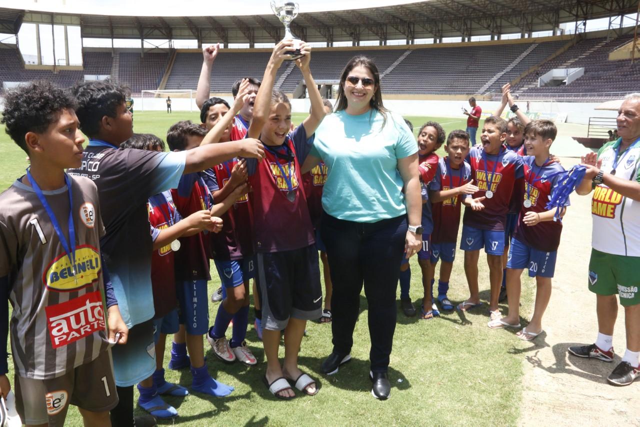 Invictus vence o Olimpico e levanta troféu de campeão no sub-15 do Campeonato Municipal de Futebol “José Ricardo de Freitas”!