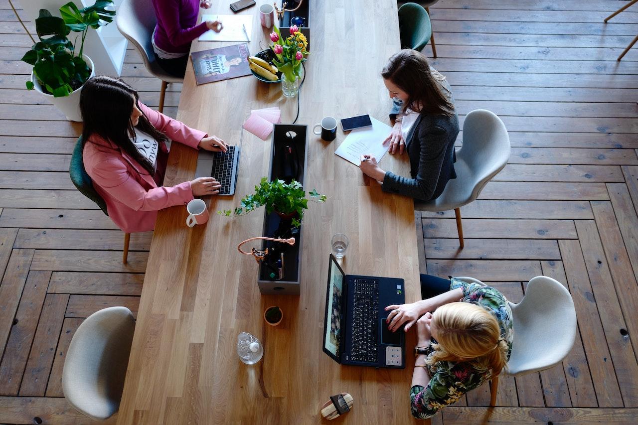 Busca por coworking volta a crescer com trabalho híbrido