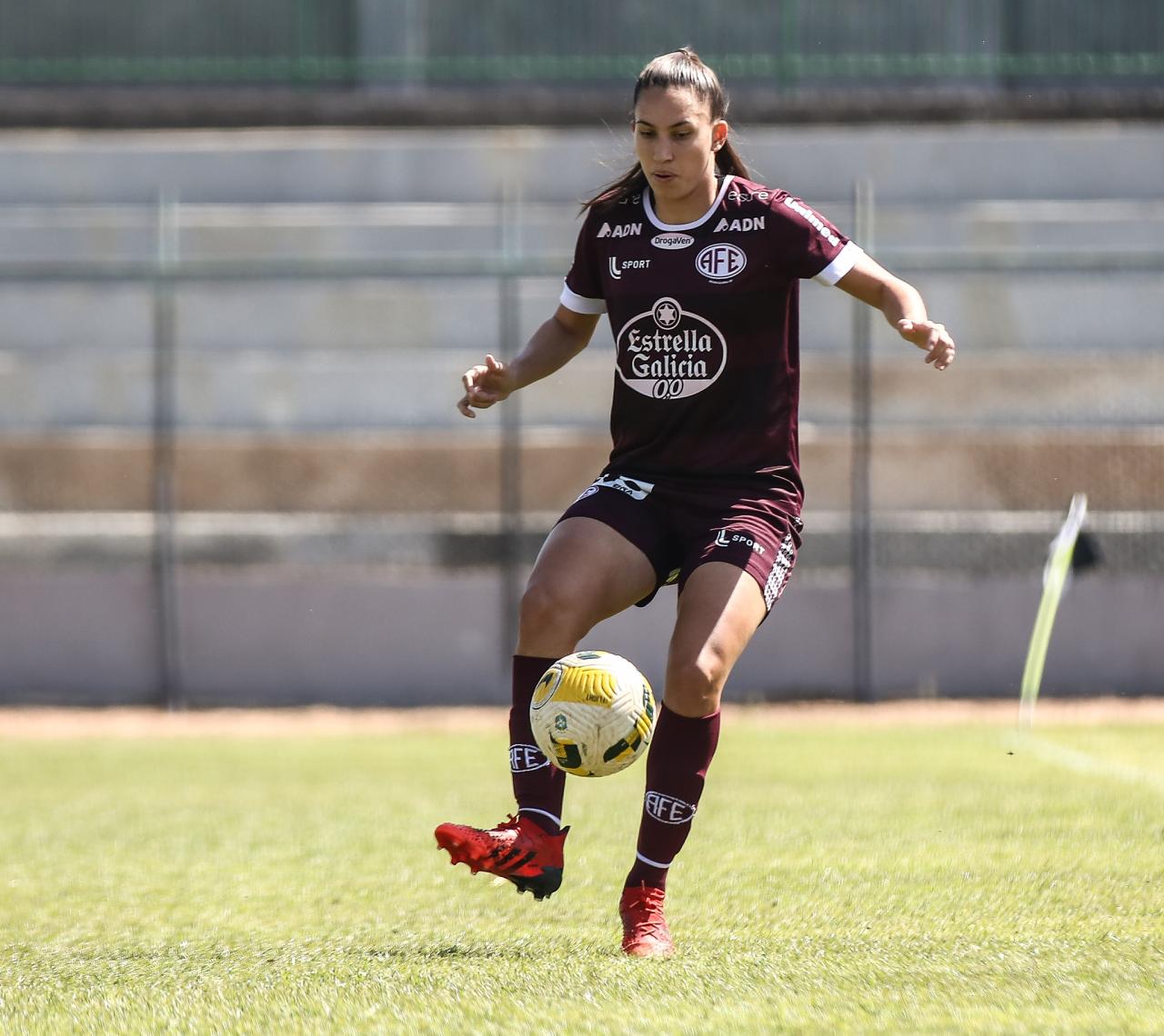 Camila , Yasmin e Géssica renovam e  permanecem com as Guerreiras Grenás !