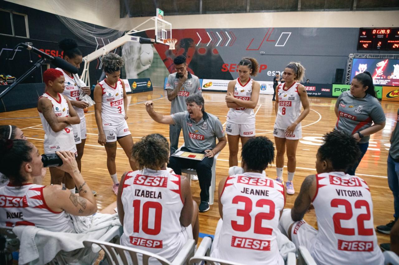 João Camargo, Técnico do Sesi Araraquara, comenta título invicto do Paulista de Basquete 2022!