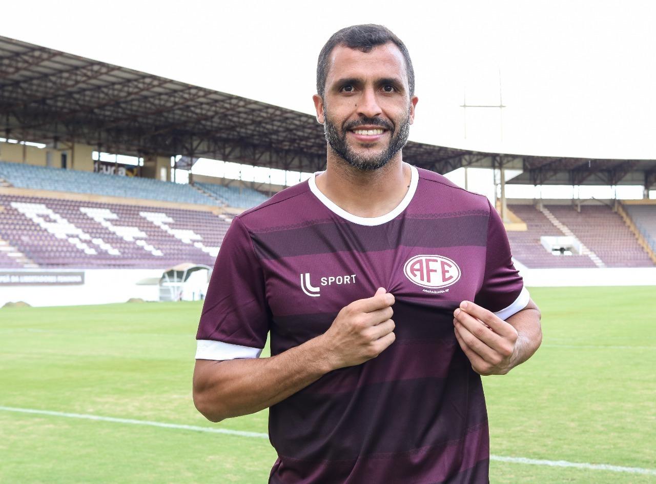 RONALDO ALVES É O NOVO ZAGUEIRO DA FERROVIÁRIA PARA O PAULISTÃO 2023!