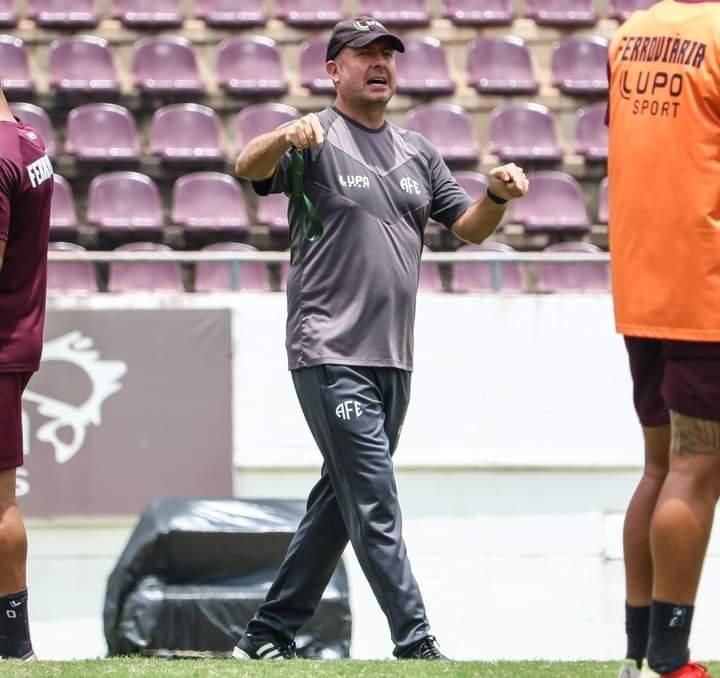 14/01 - Dia do Treinador ! Ferroviária parabeniza a todos.