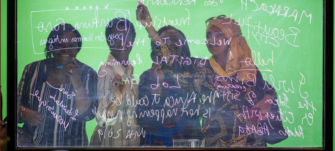 Linhas de crédito para pequenos e microempreendedores são listadas em documento