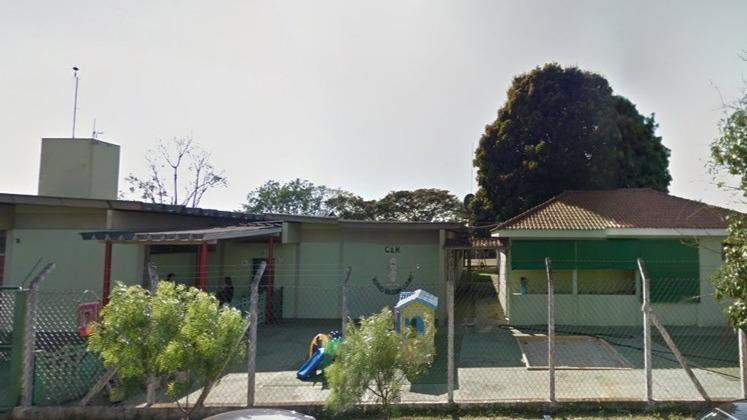 Com obras de quase R$ 2 milhões, pais relatam falta de toldos e armários no CER Jardim das Estações