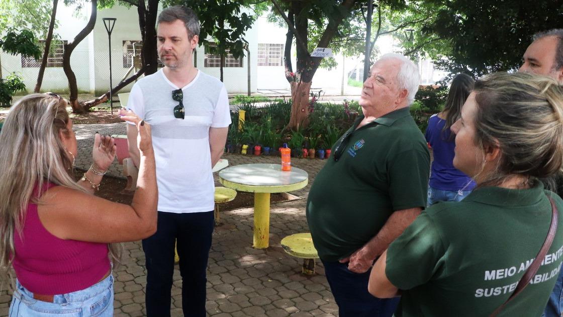 Praça do Dominó precisa de manutenção e melhorias