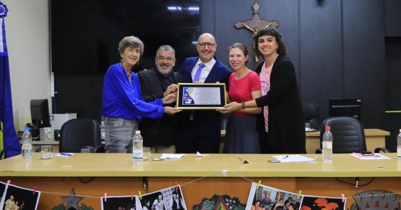 Diretor de teatro Álvaro Alves Filho recebe 1º Prêmio Artista Destaque na Câmara